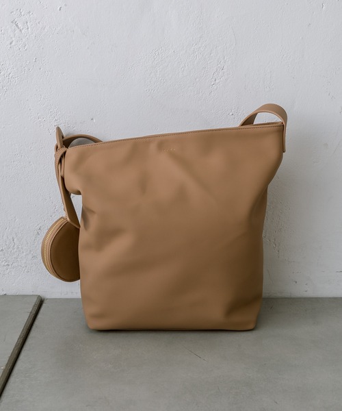 loti(ロティ)の「【EC限定】loti ハーフムーンポーチ付きBAG(ショルダーバッグ・レディース・ブラック/ベージュ・ONE SIZE)」の7枚目の写真