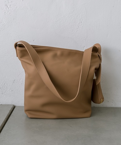 loti(ロティ)の「【EC限定】loti ハーフムーンポーチ付きBAG(ショルダーバッグ・レディース・ブラック/ベージュ・ONE SIZE)」の10枚目の写真