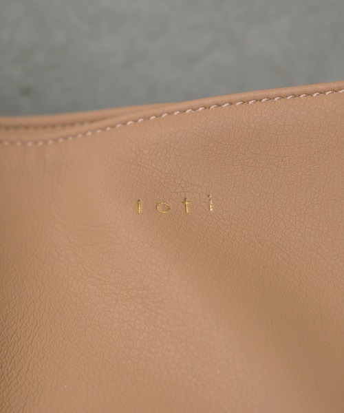 loti(ロティ)の「【EC限定】loti ハーフムーンポーチ付きBAG(ショルダーバッグ・レディース・ブラック/ベージュ・ONE SIZE)」の12枚目の写真