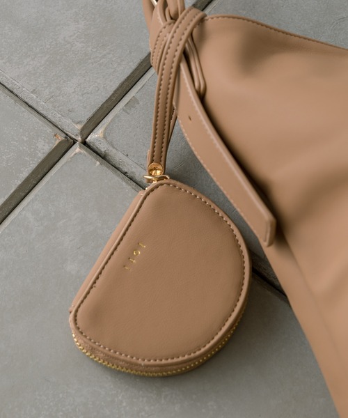 loti(ロティ)の「【EC限定】loti ハーフムーンポーチ付きBAG(ショルダーバッグ・レディース・ブラック/ベージュ・ONE SIZE)」の14枚目の写真
