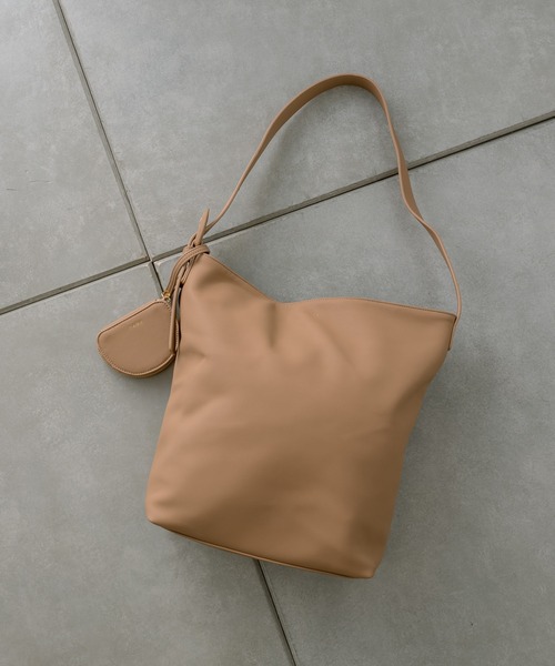 loti(ロティ)の「【EC限定】loti ハーフムーンポーチ付きBAG(ショルダーバッグ・レディース・ブラック/ベージュ・ONE SIZE)」の8枚目の写真