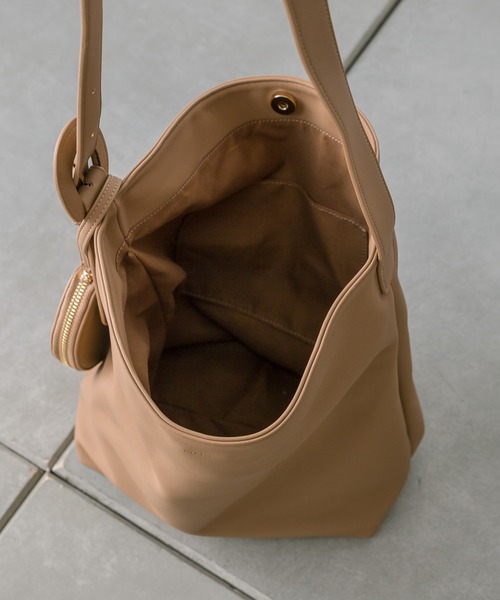 loti(ロティ)の「【EC限定】loti ハーフムーンポーチ付きBAG(ショルダーバッグ・レディース・ブラック/ベージュ・ONE SIZE)」の16枚目の写真