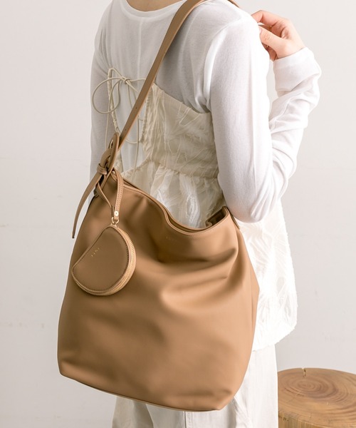 loti(ロティ)の「【EC限定】loti ハーフムーンポーチ付きBAG(ショルダーバッグ・レディース・ブラック/ベージュ・ONE SIZE)」の21枚目の写真