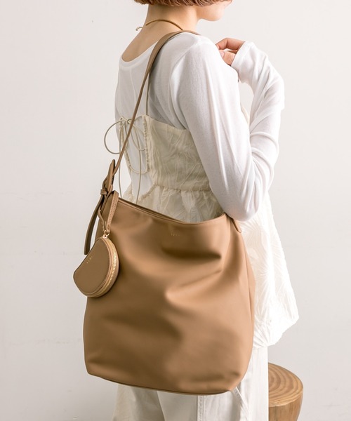 loti(ロティ)の「【EC限定】loti ハーフムーンポーチ付きBAG(ショルダーバッグ・レディース・ブラック/ベージュ・ONE SIZE)」の22枚目の写真