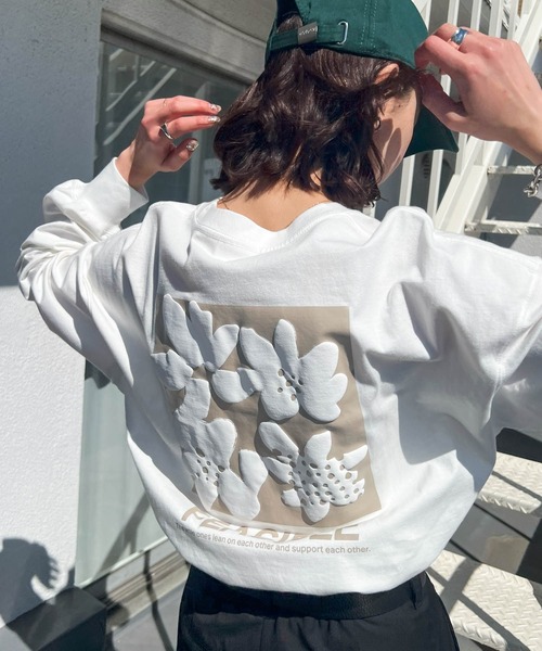 ANME（アンメ）の「前後ロゴ入りフラワープリント長袖Tシャツ（Tシャツ/カットソー・レディース・グレー系その他2/ホワイト系その他/グレー系その他/ホワイト系その他2・M/L）」の3枚目の写真