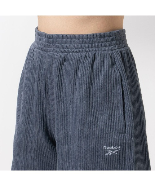 Reebok(リーボック)の「クラシック ワッフル ショーツ / CL WDE WAFFLE SHORT(その他パンツ・レディース・ブルーグレー/ブラック/ベージュ・LARGE/MEDIUM/SMALL/X-LARGE)」の10枚目の写真
