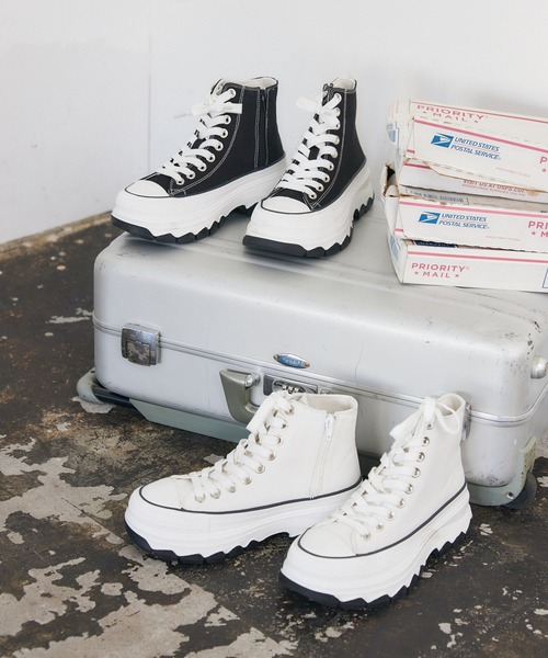 ENVYM（アンビー）の「キャンバスハイカットスニーカー（スニーカー・レディース・ブラック/ホワイト・24.5cm/23.5cm/22.5cm）」の3枚目の写真