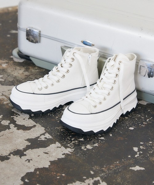 ENVYM（アンビー）の「キャンバスハイカットスニーカー（スニーカー・レディース・ブラック/ホワイト・24.5cm/23.5cm/22.5cm）」の6枚目の写真