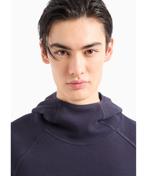 ARMANI EXCHANGE(アルマーニエクスチェンジ)の「【A|X アルマーニ エクスチェンジ】AXロゴ フーデッドモックネックスウェットパーカー(スウェット・メンズ・アイボリー/ネイビー・X-SMALL/LARGE/MEDIUM/SMALL/XX-LARGE/X-LARGE)」の9枚目の写真