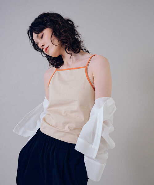 THE GOODLAND MARKET(ザグッドランドマーケット)の「cwtch ORGANIC CT BICOLOR CAMISOLE(キャミソール・レディース・オフホワイト/チャコールグレー/ベージュ・ONE)」の9枚目の写真