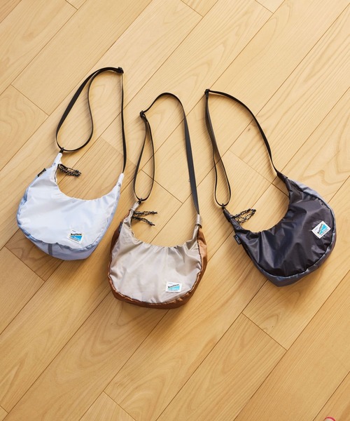 COBMASTER（コブマスター）の「【Cobmaster（コブマスター）×BAYFLOW】[使い勝手のいいサイズ感]バナナショルダー（ショルダーバッグ・レディース・ブラウン/ホワイト/ブラック・0）」の17枚目の写真