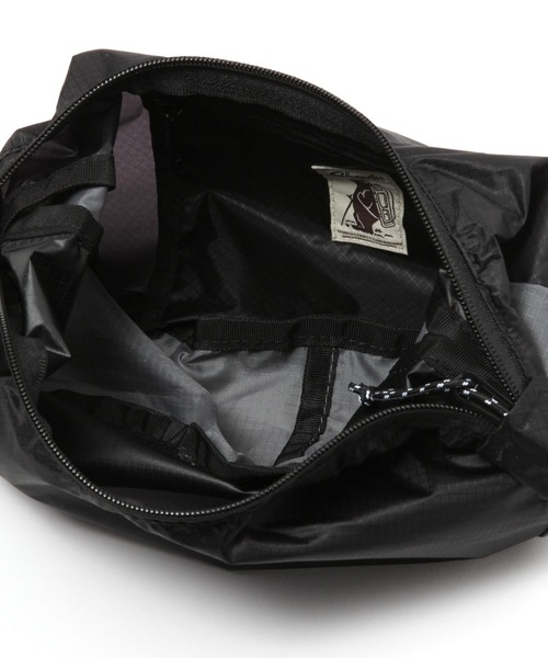 COBMASTER（コブマスター）の「【Cobmaster（コブマスター）×BAYFLOW】[使い勝手のいいサイズ感]バナナショルダー（ショルダーバッグ・レディース・ブラウン/ホワイト/ブラック・0）」の8枚目の写真