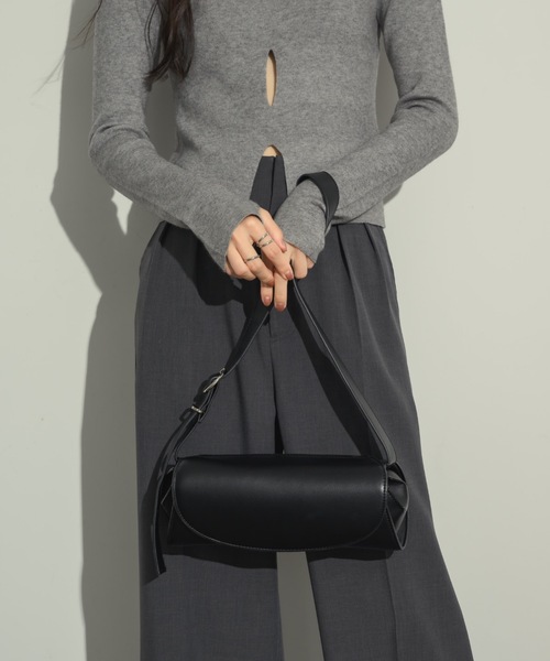 NEUNA（ヌナ）の「ミニマルレザーバッグ（ボディバッグ/ウエストポーチ・レディース・ブラック/ホワイト・FREE）」の13枚目の写真