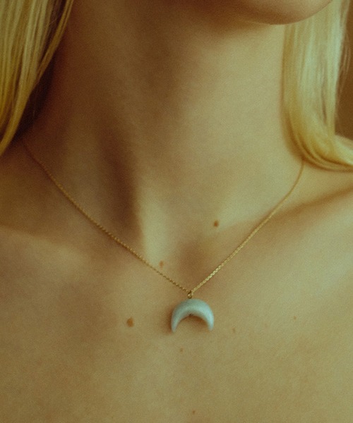 ANU（アヌ）の「moonlight necklace - ムーンライトネックレス（ネックレス・レディース・グレー/ブルー・FREE）」の8枚目の写真