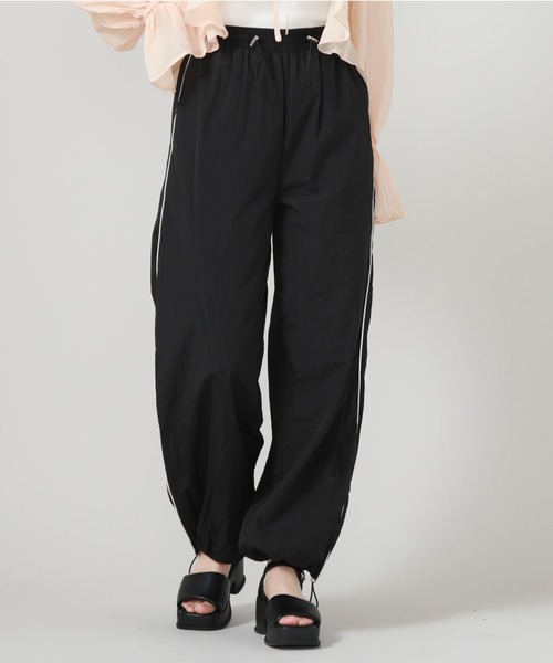 archives（アルシーヴ）の「サイドラインパラシュートパンツ（カーゴパンツ・レディース・アイボリー/ブラック/グレー・MEDIUM）」の22枚目の写真