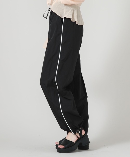 archives（アルシーヴ）の「サイドラインパラシュートパンツ（カーゴパンツ・レディース・アイボリー/ブラック/グレー・MEDIUM）」の12枚目の写真