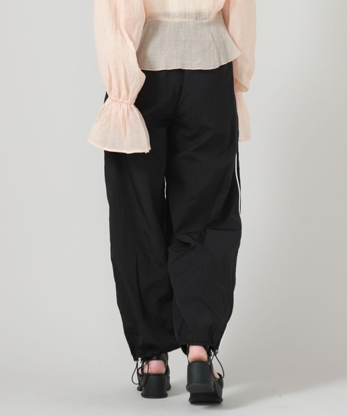 archives（アルシーヴ）の「サイドラインパラシュートパンツ（カーゴパンツ・レディース・アイボリー/ブラック/グレー・MEDIUM）」の13枚目の写真