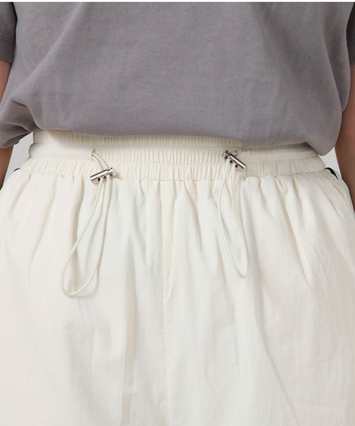 archives（アルシーヴ）の「サイドラインパラシュートパンツ（カーゴパンツ・レディース・アイボリー/ブラック/グレー・MEDIUM）」の9枚目の写真