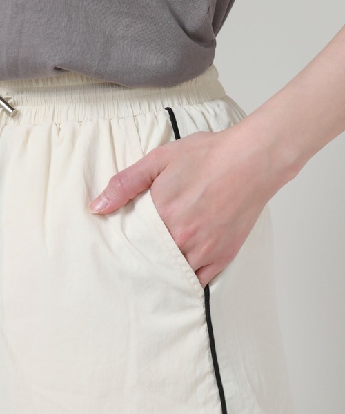 archives（アルシーヴ）の「サイドラインパラシュートパンツ（カーゴパンツ・レディース・アイボリー/ブラック/グレー・MEDIUM）」の10枚目の写真