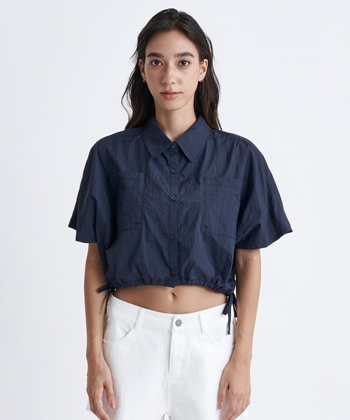 ROXY（ロキシー）の「MY OASIS SHIRT/ロキシードローコード付きショート丈半袖シャツ（シャツ/ブラウス・レディース・グリーン/ブラック/レッド・LARGE/SMALL/MEDIUM）」の2枚目の写真