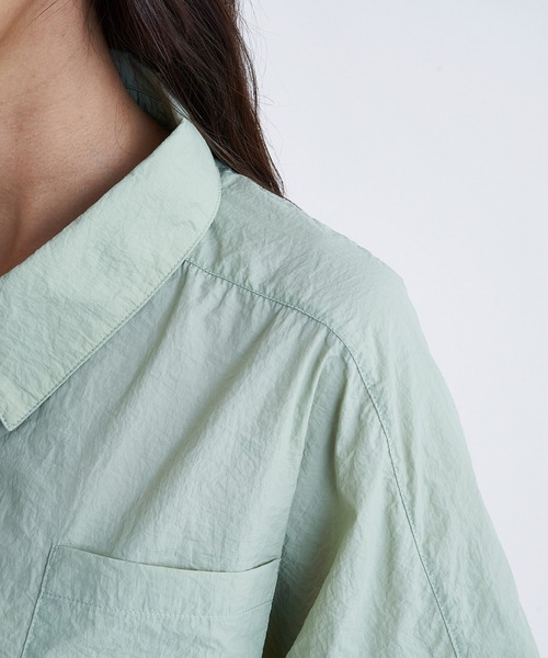 ROXY（ロキシー）の「MY OASIS SHIRT/ロキシードローコード付きショート丈半袖シャツ（シャツ/ブラウス・レディース・グリーン/ブラック/レッド・LARGE/SMALL/MEDIUM）」の4枚目の写真