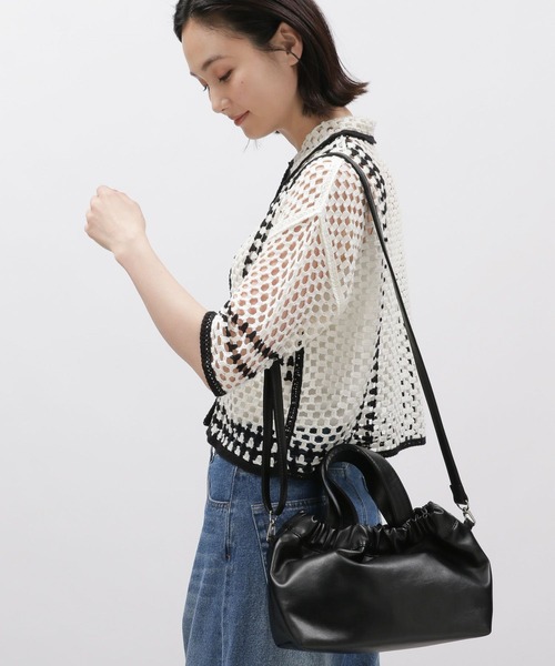 LAKOLE（ラコレ）の「クチギャザー2WAYショルダーバッグ / 116064（ショルダーバッグ・レディース・ブラック/アイボリー/シルバー/モカ・FREE）」の3枚目の写真