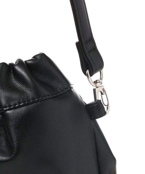 LAKOLE（ラコレ）の「クチギャザー2WAYショルダーバッグ / 116064（ショルダーバッグ・レディース・ブラック/アイボリー/シルバー/モカ・FREE）」の14枚目の写真