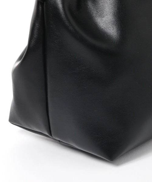 LAKOLE（ラコレ）の「クチギャザー2WAYショルダーバッグ / 116064（ショルダーバッグ・レディース・ブラック/アイボリー/シルバー/モカ・FREE）」の16枚目の写真