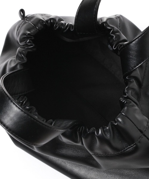 LAKOLE（ラコレ）の「クチギャザー2WAYショルダーバッグ / 116064（ショルダーバッグ・レディース・ブラック/アイボリー/シルバー/モカ・FREE）」の18枚目の写真