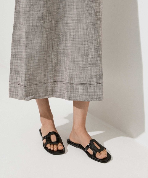 CHARLES & KEITH(チャールズ & キース)の「Easley イーズリー カットアウト スライドサンダル(サンダル・レディース・ブラック/オフホワイト/ライラック/ブラック系その他4/ホワイト系その他3/ブラウン系その他3/クリアブラウン・23.5cm/24.5cm/25cm/25.5cm/23cm/22.5cm)」の4枚目の写真