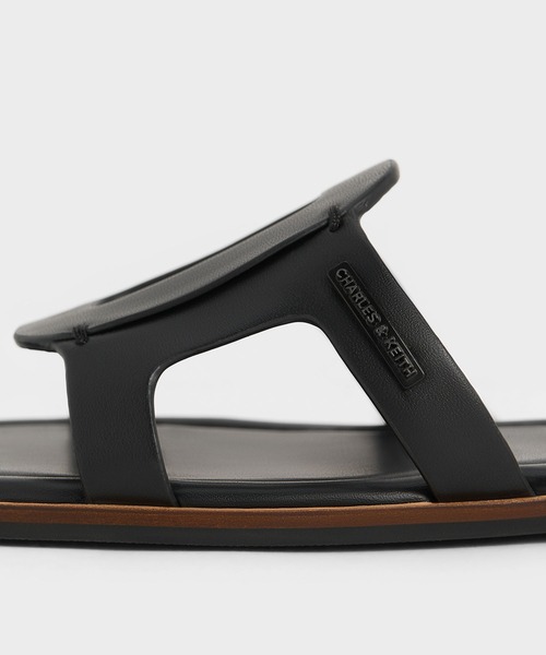 CHARLES & KEITH(チャールズ & キース)の「Easley イーズリー カットアウト スライドサンダル(サンダル・レディース・ブラック/オフホワイト/ライラック/ブラック系その他4/ホワイト系その他3/ブラウン系その他3/クリアブラウン・23.5cm/24.5cm/25cm/25.5cm/23cm/22.5cm)」の11枚目の写真