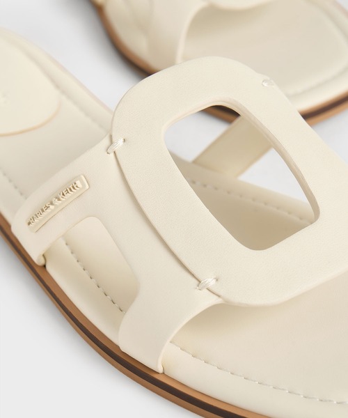 CHARLES & KEITH(チャールズ & キース)の「Easley イーズリー カットアウト スライドサンダル(サンダル・レディース・ブラック/オフホワイト/ライラック/ブラック系その他4/ホワイト系その他3/ブラウン系その他3/クリアブラウン・23.5cm/24.5cm/25cm/25.5cm/23cm/22.5cm)」の15枚目の写真