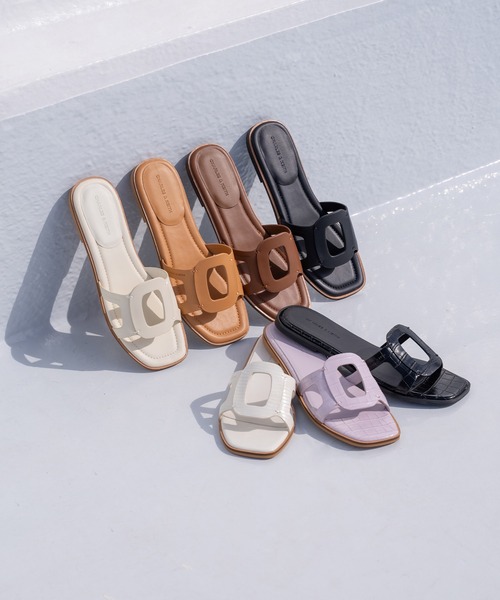 CHARLES & KEITH(チャールズ & キース)の「Easley イーズリー カットアウト スライドサンダル(サンダル・レディース・ブラック/オフホワイト/ライラック/ブラック系その他4/ホワイト系その他3/ブラウン系その他3/クリアブラウン・23.5cm/24.5cm/25cm/25.5cm/23cm/22.5cm)」の17枚目の写真