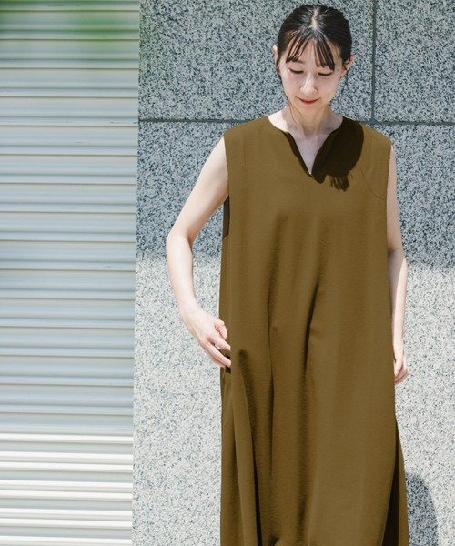 ITEMS URBANRESEARCH（アイテムズ アーバンリサーチ）の「カットミラノノースリーブワンピース（ワンピース・レディース・ブラウン系その他/ブラック/オフホワイト・FREE）」の19枚目の写真