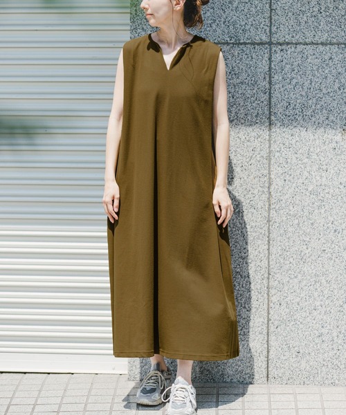 ITEMS URBANRESEARCH（アイテムズ アーバンリサーチ）の「カットミラノノースリーブワンピース（ワンピース・レディース・ブラウン系その他/ブラック/オフホワイト・FREE）」の21枚目の写真