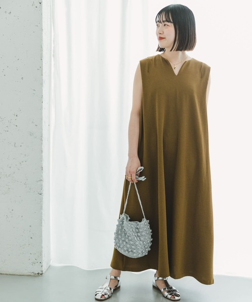 ITEMS URBANRESEARCH（アイテムズ アーバンリサーチ）の「カットミラノノースリーブワンピース（ワンピース・レディース・ブラウン系その他/ブラック/オフホワイト・FREE）」の16枚目の写真