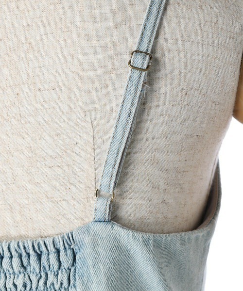 an another angelus（アンアナザーアンジェラス）の「フロント釦デニムフレアーキャミワンピース/ananotherangelus（ワンピース・レディース・ライトブルー/ブラック・FREE）」の18枚目の写真