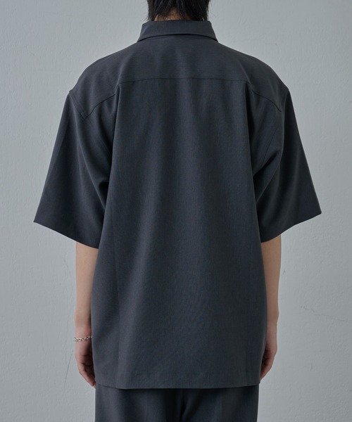 COLONY 2139（コロニートゥーワンスリーナイン）の「ドライエアー半袖ジップシャツ（シャツ/ブラウス・メンズ・グレー/ブラック・LARGE/MEDIUM）」の6枚目の写真