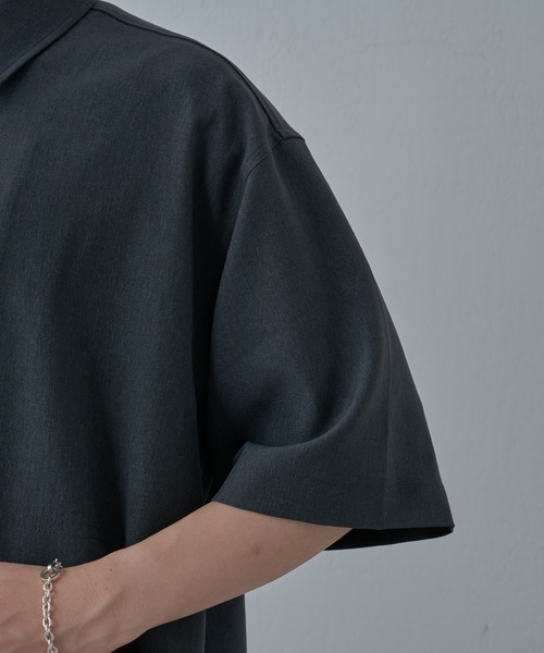 COLONY 2139（コロニートゥーワンスリーナイン）の「ドライエアー半袖ジップシャツ（シャツ/ブラウス・メンズ・グレー/ブラック・LARGE/MEDIUM）」の4枚目の写真