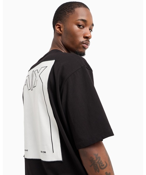 ARMANI EXCHANGE（アルマーニエクスチェンジ）の「【A|X アルマーニ エクスチェンジ】バックロゴパッチ 半袖クルーネックTシャツ/LOOSE（Tシャツ/カットソー・メンズ・カーキ/ブラック/ベージュ・SMALL/MEDIUM/LARGE/X-LARGE/X-SMALL）」の7枚目の写真