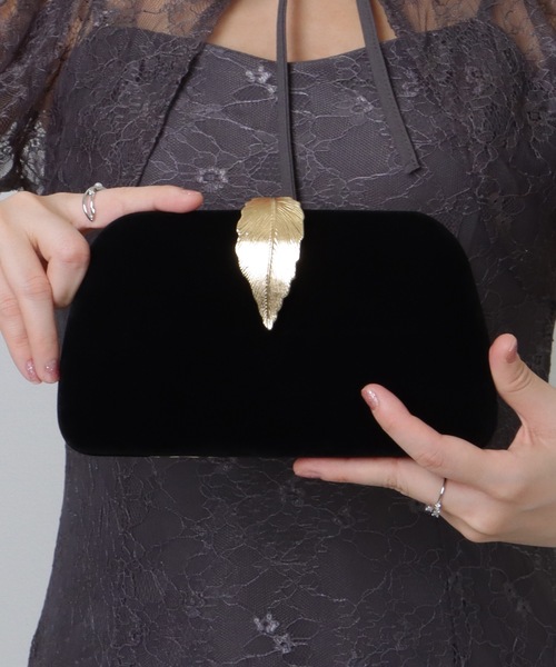 Lace Ladies（レースレディース）の「リーフモチーフ付き コンパクト 2WAY チェーン ショルダー バッグ（クラッチバッグ・レディース・アイボリー/ブラック・FREE）」の3枚目の写真