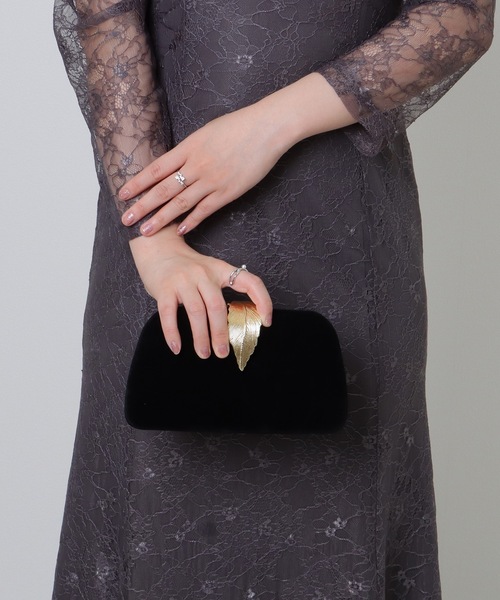 Lace Ladies（レースレディース）の「リーフモチーフ付き コンパクト 2WAY チェーン ショルダー バッグ（クラッチバッグ・レディース・アイボリー/ブラック・FREE）」の7枚目の写真
