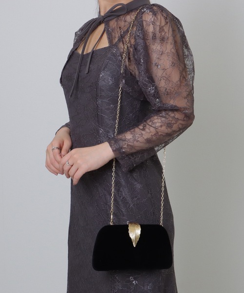 Lace Ladies（レースレディース）の「リーフモチーフ付き コンパクト 2WAY チェーン ショルダー バッグ（クラッチバッグ・レディース・アイボリー/ブラック・FREE）」の8枚目の写真
