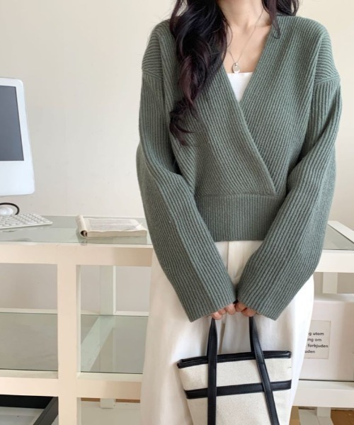 ABITOKYO(アビトーキョー)の「2024AW新作 カシュクールニットプルオーバー(ニット/セーター・レディース・カーキ/ブラック/アイボリー/モカ/グリーン/ブルー/グレー/ブラウン・FREE)」の12枚目の写真