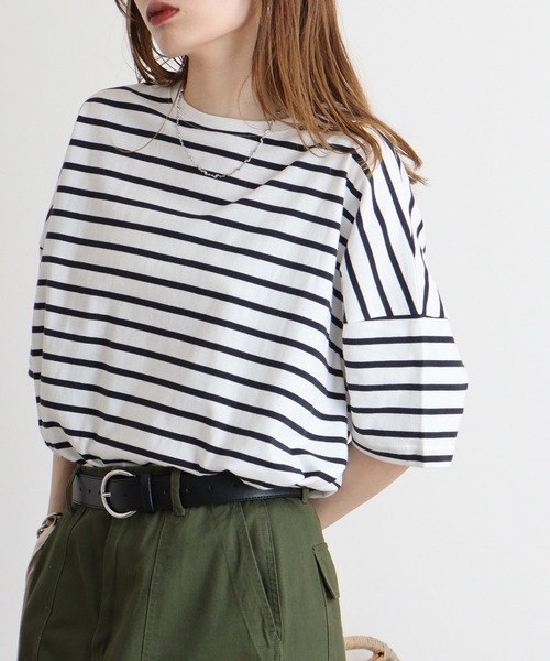mitis（ミティス）の「mitis 綿素材ボーダー柄 6分袖チュニック丈Tシャツ（Tシャツ/カットソー・レディース・ブラック×ホワイト/ベージュ系/ホワイト×ネイビー・M）」の2枚目の写真