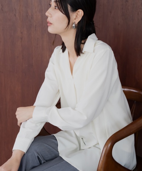 slattgir(スラットジール)の「高身長 スキッパーチュニックブラウス (トールサイズ)(シャツ/ブラウス・レディース・アイボリー/カーキ/ブラック/ネイビー/ベージュ・LL/L/M)」の2枚目の写真
