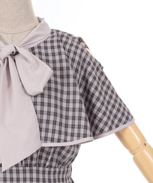 axes femme POETIQUE(アクシーズファムポエティック)の「チェックケープデザインワンピース(ワンピース・レディース・チャコール/ブラウン/ネイビー・MEDIUM)」の5枚目の写真