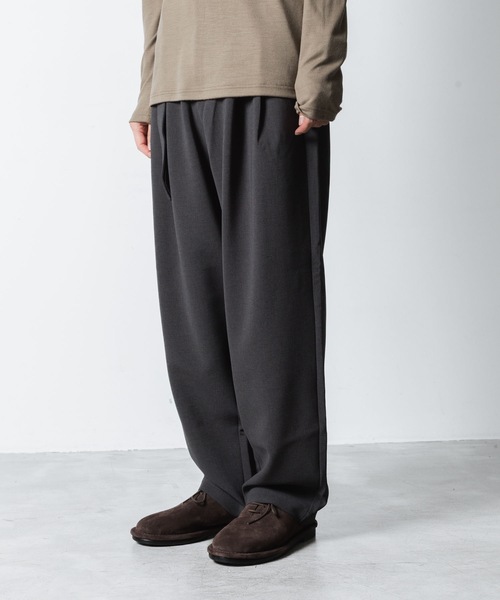 ATTACHMENT（アタッチメント）の「PE ストレッチダブルクロス ベルテッド ワイドテーパードトラウザーズ / PE STRETCH DOUBLE CLOTH BELTED WIDE TAPERD TROUSERS（スラックス・メンズ・ブラック/ライトグレー系/グレー系・1/2/3）」の9枚目の写真
