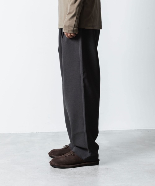 ATTACHMENT（アタッチメント）の「PE ストレッチダブルクロス ベルテッド ワイドテーパードトラウザーズ / PE STRETCH DOUBLE CLOTH BELTED WIDE TAPERD TROUSERS（スラックス・メンズ・ブラック/ライトグレー系/グレー系・1/2/3）」の10枚目の写真
