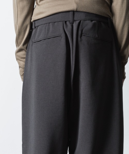 ATTACHMENT（アタッチメント）の「PE ストレッチダブルクロス ベルテッド ワイドテーパードトラウザーズ / PE STRETCH DOUBLE CLOTH BELTED WIDE TAPERD TROUSERS（スラックス・メンズ・ブラック/ライトグレー系/グレー系・1/2/3）」の14枚目の写真